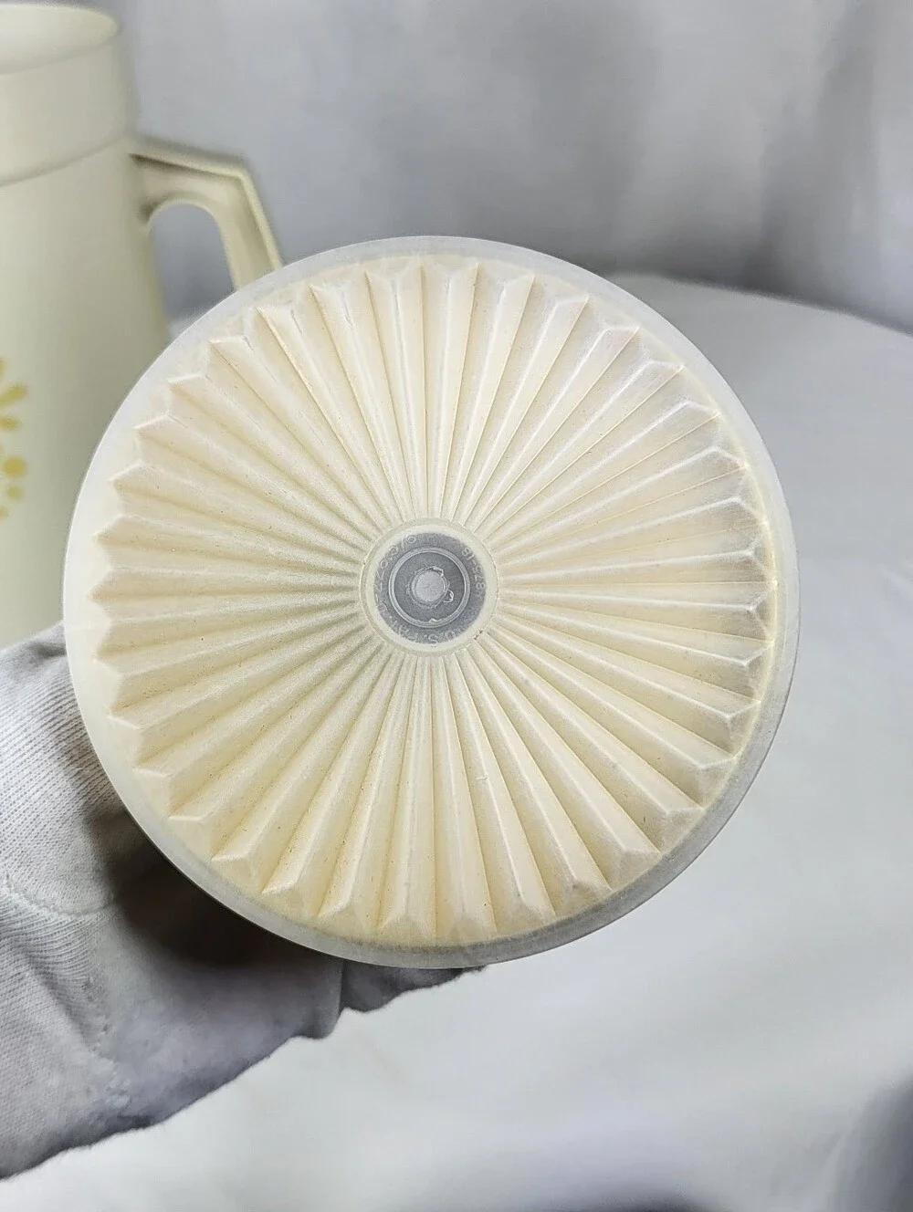Tupperware #874-14 Almond Harvest Gold 1.5qt Pitcher With Push Button Lid